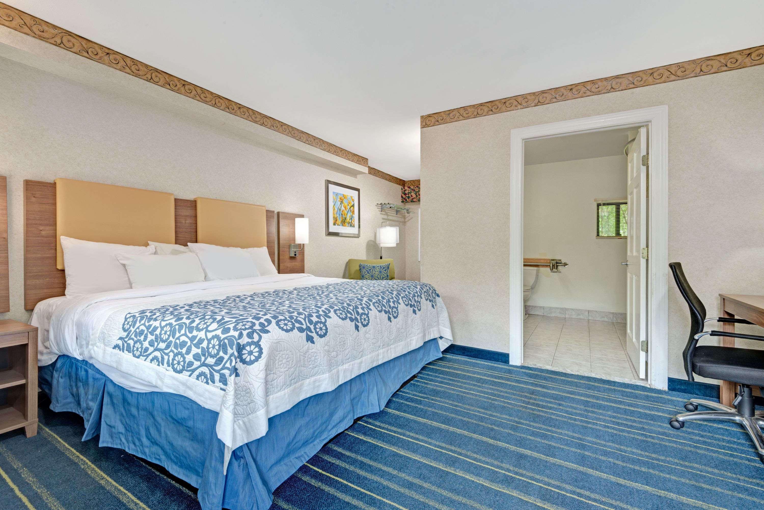 Days Inn By Wyndham Ridgefield Esterno foto